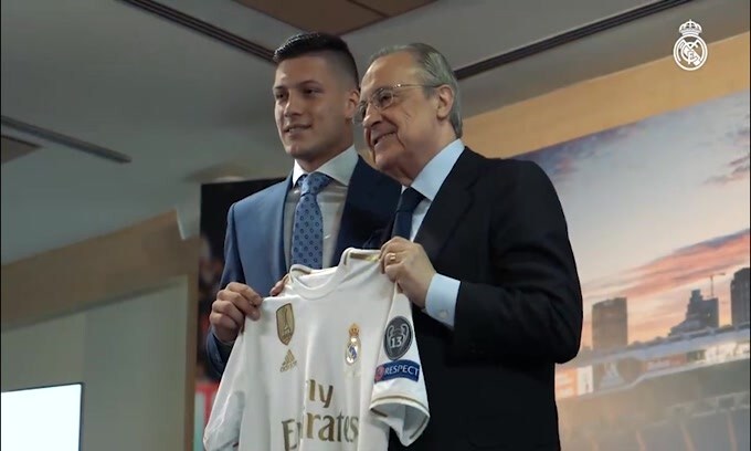 Il Napoli punta Jovic, ma tutto dipende da Milik