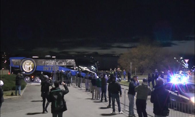 L'Inter allo Stadium, qualche tifoso prende di mira Conte