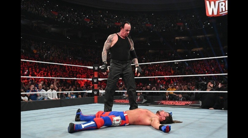 WWE Elimination Chamber 2020, Shayna Baszler domina. E c'è Undertaker