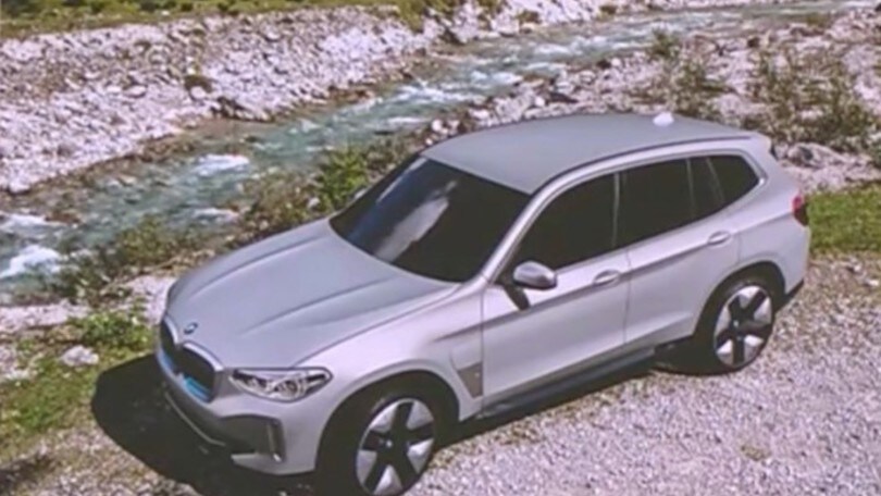 BMW iX3, la prima immagine del Suv elettrico