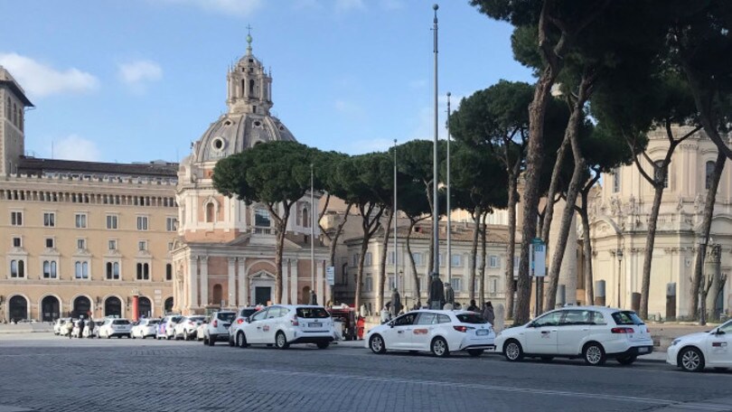 Coronavirus, scappa in taxi di notte: Milano-Roma per 1200 euro