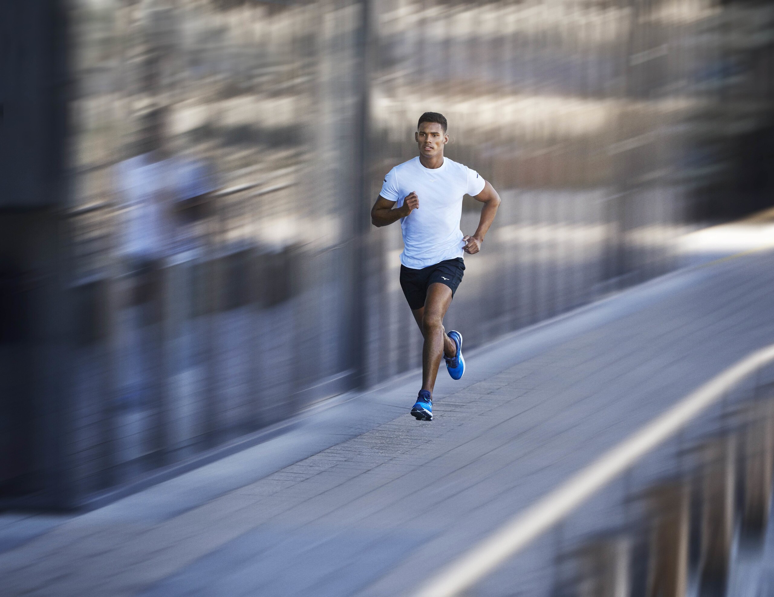 Skyrise, il nuovo modello di Mizuno per una corsa fluttuante
