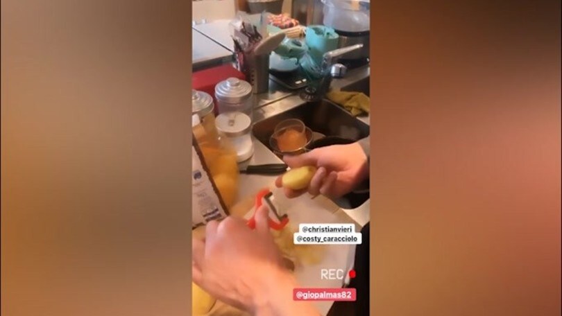Magnini a casa pela le patate: "Dove siamo finiti?"