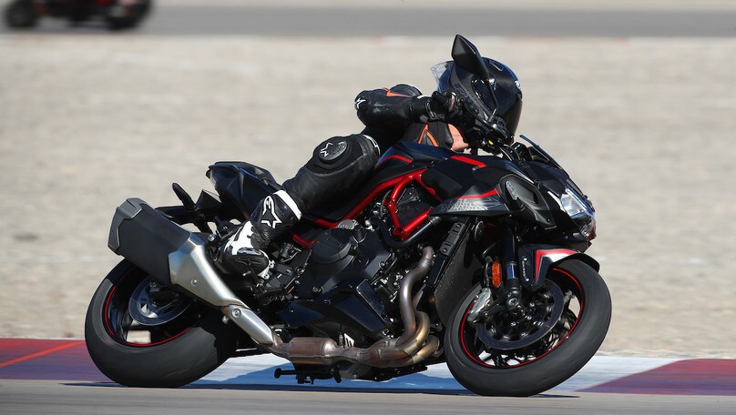 Kawasaki Z h2, il test in pista e su strada
