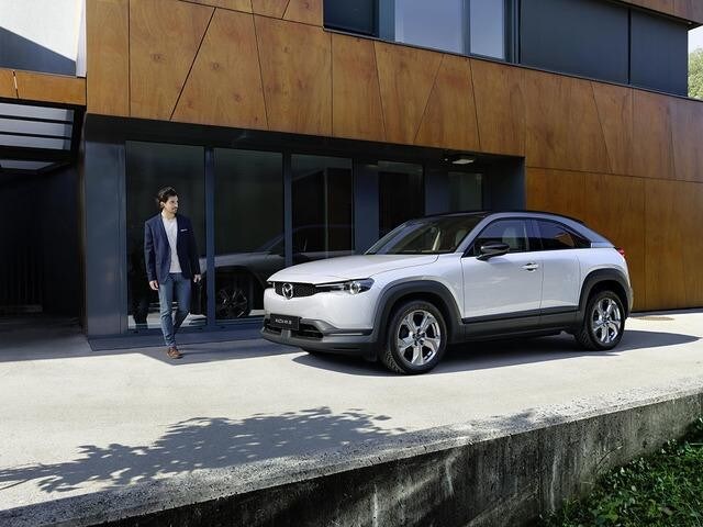 Mazda MX-30, gamma e prezzi per la prima full electric della Casa