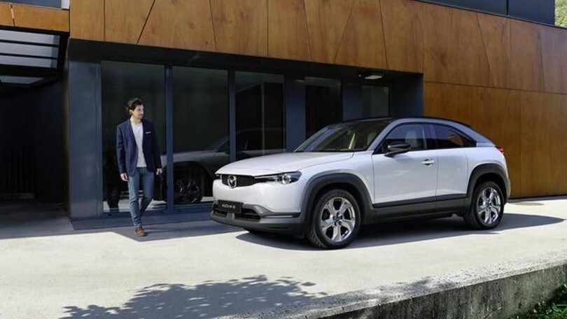 Mazda MX-30, gamma e prezzi per la prima full electric della Casa