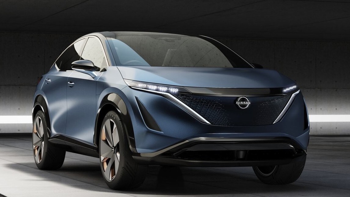 Nissan Ariya calandra con lo scudo per il concept