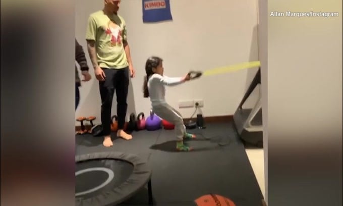 Napoli, allenamento in famiglia per Allan