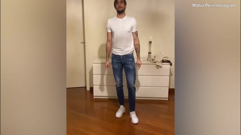 Palleggi con la bottiglia per Perin, ma i risultati sono disastrosi!