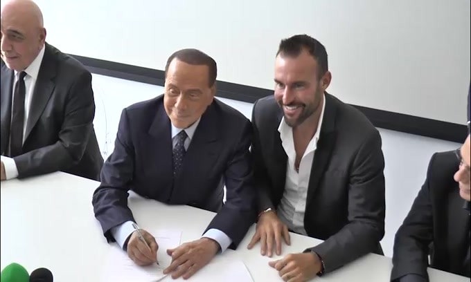 Berlusconi dona 10 milioni a Regione Lombardia