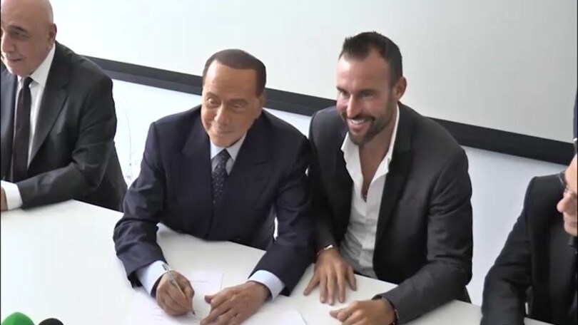 Berlusconi dona 10 milioni a Regione Lombardia