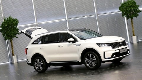 Nuova Kia Sorento, ibirda e diesel aggiornato