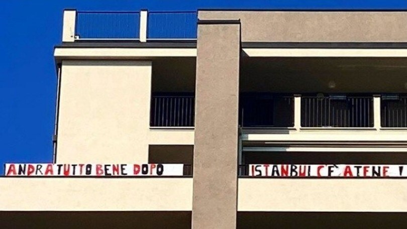 Coronavirus, il Milan su Instagram: "Andrà tutto bene, dopo Istanbul c'è Atene"