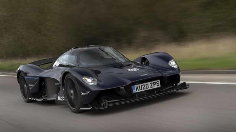 Aston Martin Valkyrie, quella con la targa FOTO