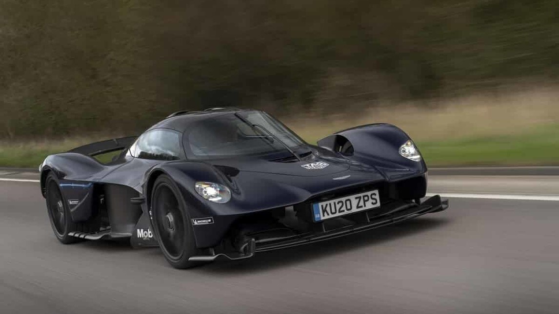 Aston Martin Valkyrie, l'hypercar scende in strada