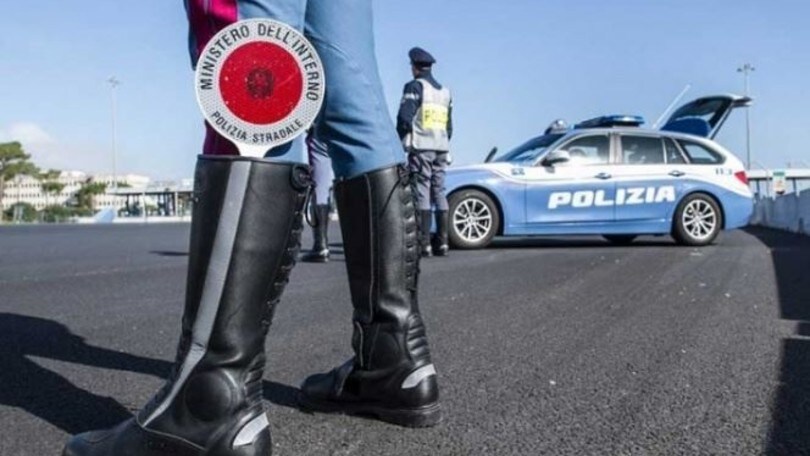 COVID-19, automobilista denunciato ma con l'autocertificazione: "Cercavo la droga"
