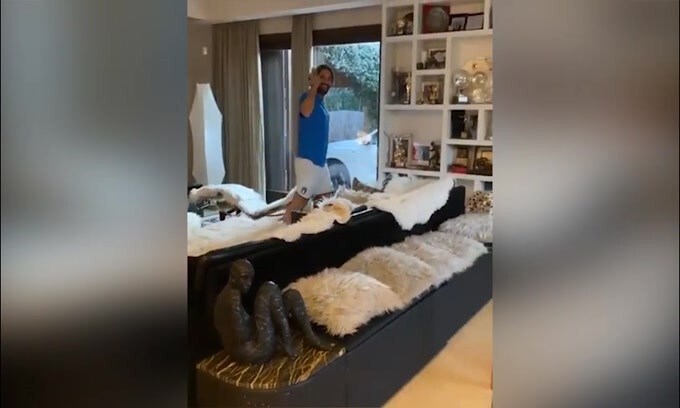 Toni, quarantena con sfida ai fans