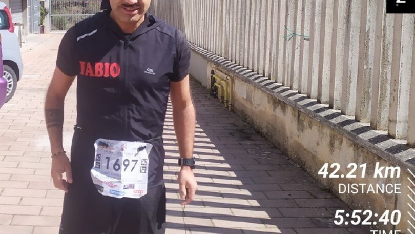 57mila passi per correre la Maratona di Roma da solo nel cortile di casa