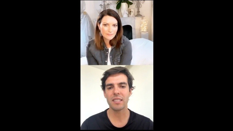 Kaká in diretta con Laura Pausini canta l'inno del Milan
