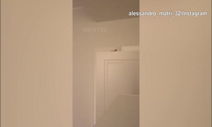 Matri, scherzo con il bicchere d'acqua alla Nargi