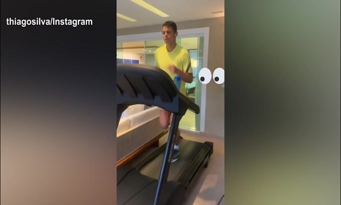 Psg, Thiago Silva si allena sul tapis roulant