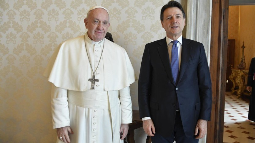 Coronavirus, il premier Conte ricevuto in udienza da Papa Francesco