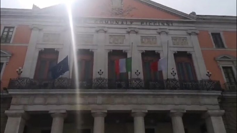 Coronavirus, l'Italia in silenzio per un minuto