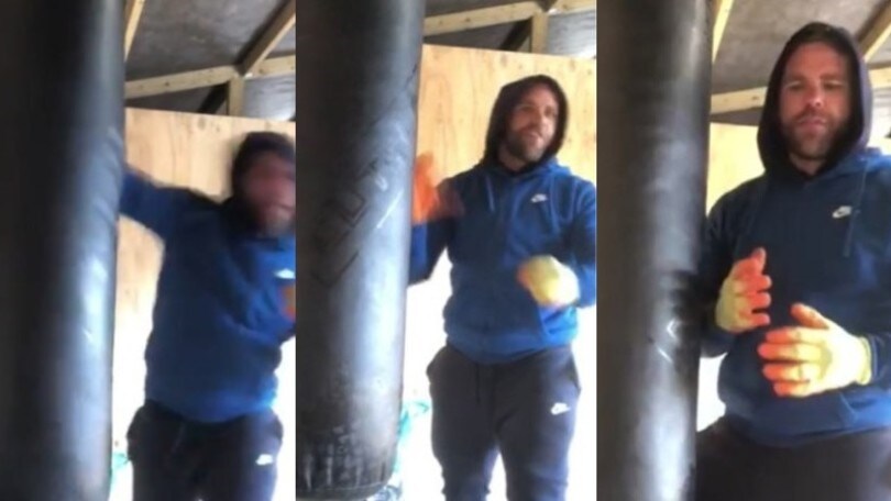 Il pugile Saunders spiega in video come picchiare le donne: sospeso