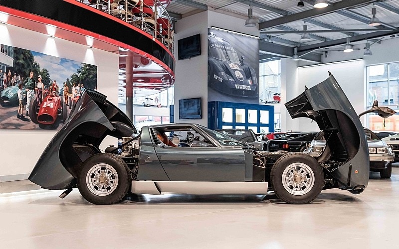 Lamborghini Miura SV con 5759 km: gli scatti