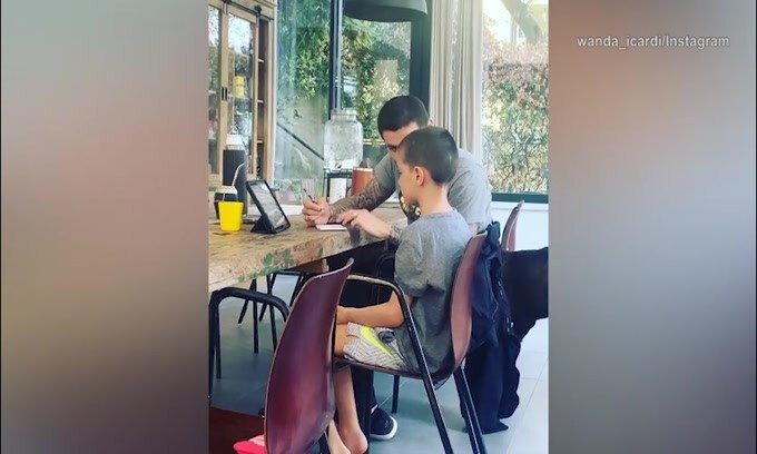 Icardi a scuola con il figlio