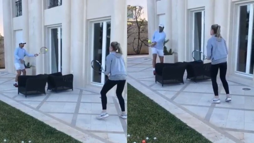 Nadal, match improvvisato in giardino: "Battuto da mia sorella"