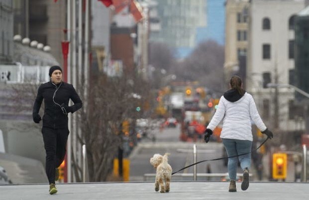 Correre o camminare senza distanziamento, a Toronto 5000 dollari di multa
