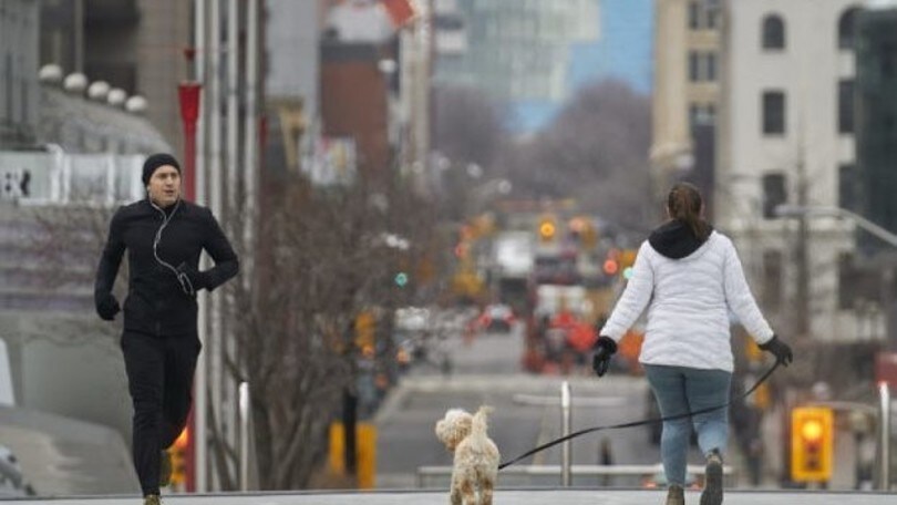 Correre o camminare senza distanziamento, a Toronto 5000 dollari di multa