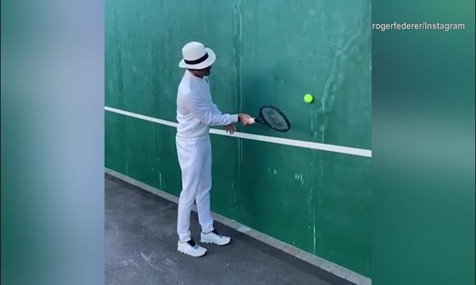 Federer, la classe non è acqua! Che look...