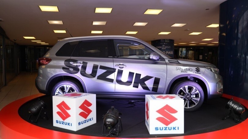 Suzuki, un salone di vendita virtuale per l'ibrido a portata di click