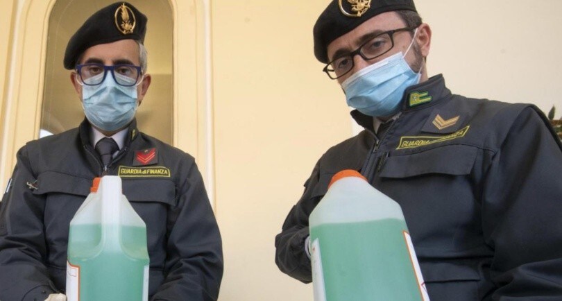Coronavirus, a Lecce la Guardia di Finanza sequestra 27mila flaconi di disinfettante