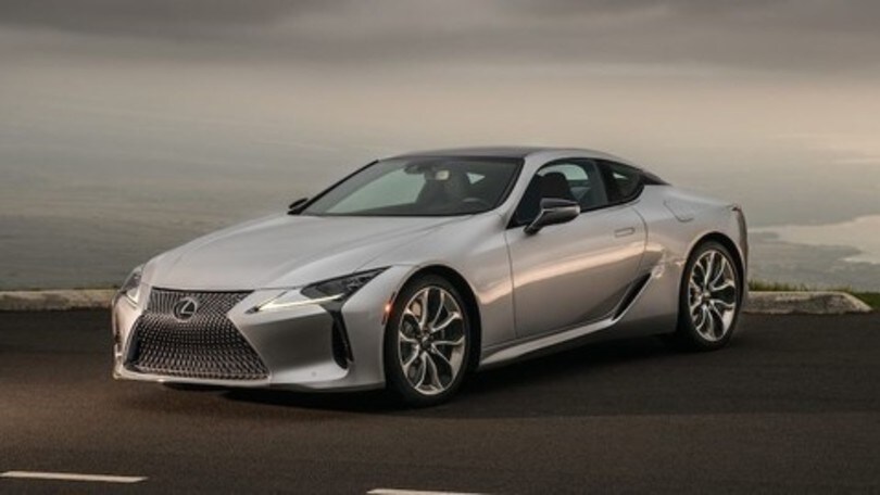 Lexus LC 2021, cambiano assetto e infotainment