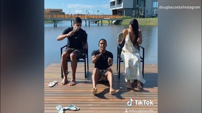 Flash Douglas Costa: eccolo alla car-challenge