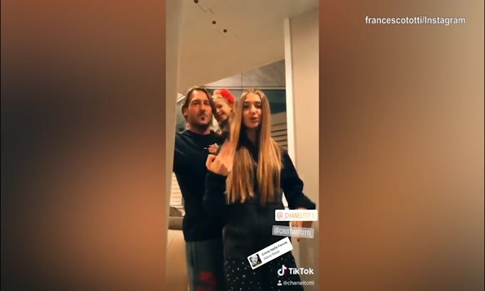 Roma, Francesco Totti balla con i propri figli