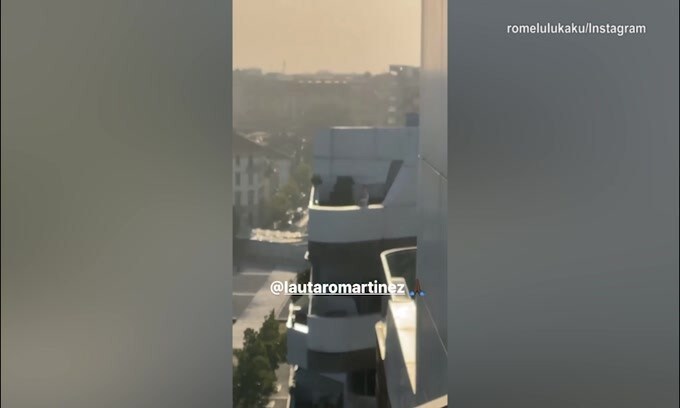 Dal balcone Lukaku chiama Martinez: "Ehi Lautii"