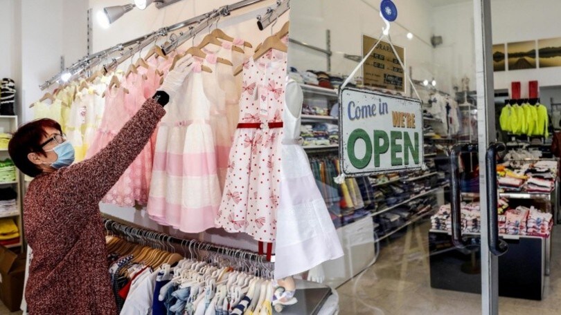 Milano, i negozi per bambini riaprono durante l'emergenza Coronavirus