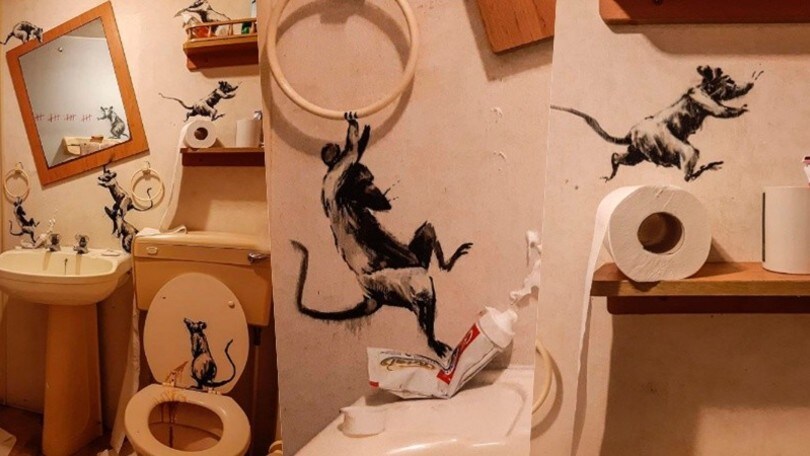 Banksy e i topi in bagno: l'ultimo murales fa infuriare la moglie