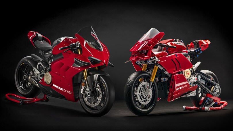 Ducati Panigale V4R, un set Lego per riprodurla: gli scatti