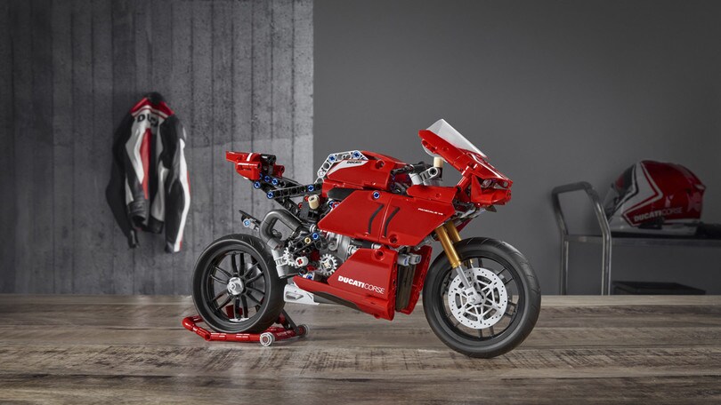 Ducati Panigale V4R da costruire con i Lego