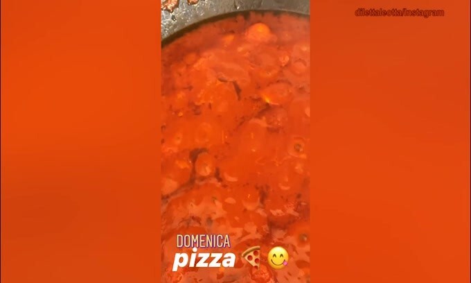 Diletta Leotta prepara la pizza della domenica