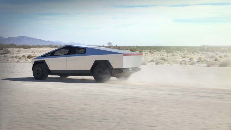 Tesla Cybertruck, pick-up elettrico con sospensioni off-road