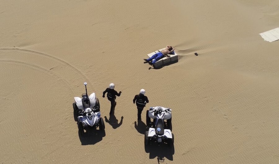 Rimini, la foto della spiaggia con i quad scatena il dibattito