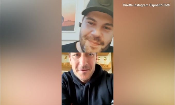 Totti scherza con Esposito: "Ancora mi chiedono le firme.."