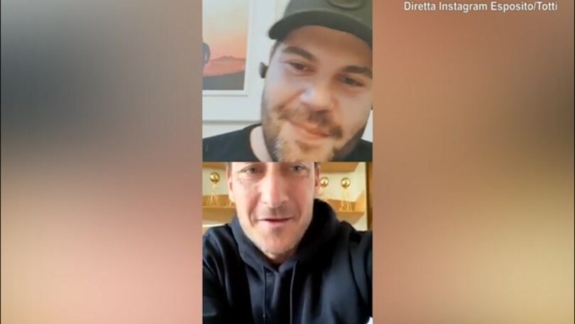 Totti scherza con Esposito: "Ancora mi chiedono le firme.."