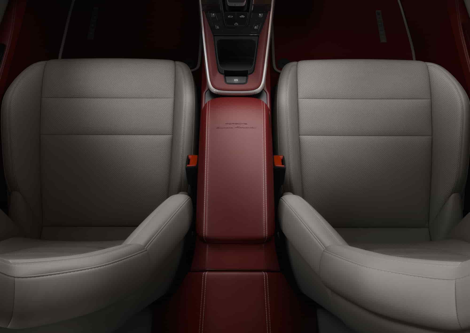 Exclusive Manufaktur per Porsche 911 Turbo S Cabriolet: le immagini